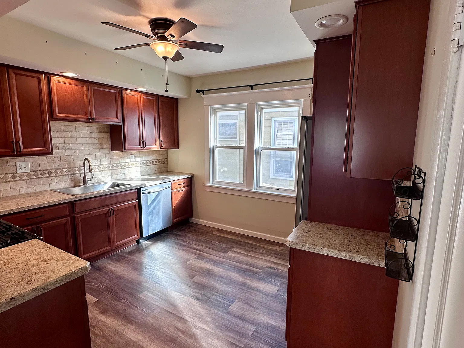 3 bed, $1,700 — Photo 3