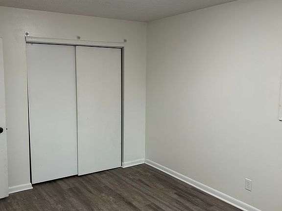 4th image of 7015 & 7017 N Manor Dr