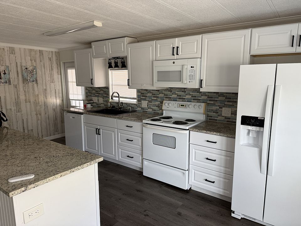 1st image of 245 Lake Tarpon Dr