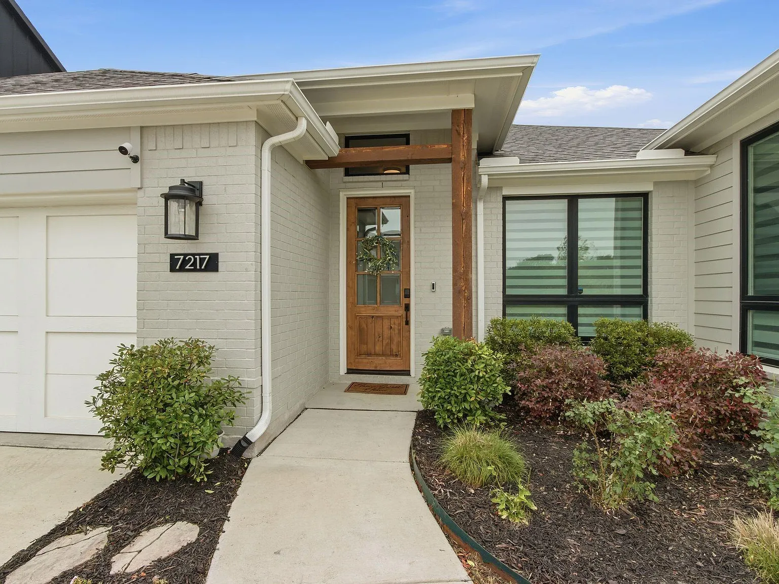 4 bed, 2642 sqft, $3,450 — Photo 4