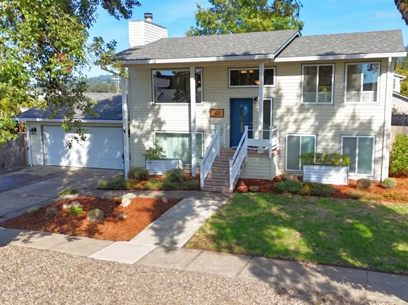 103 E Foothills Dr, Newberg, OR 97132