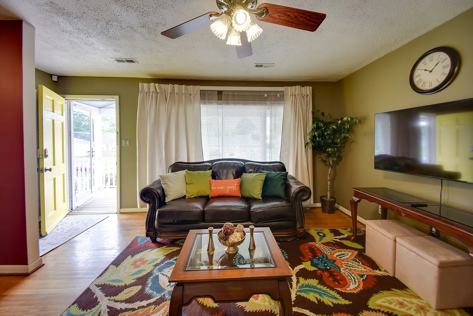 4 bed, 2.0 bath, 1496 sqft, $3,162 — Photo 3