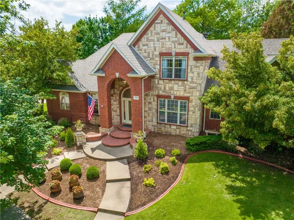 204 Ahlstrand Ter, Springdale, AR 72762
