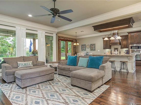 2nd image of 1049 Spanish Moss Cir