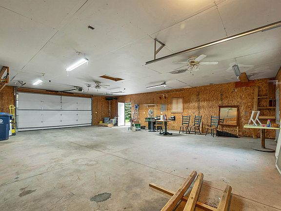 5th image of 3125 Breezewood Ln