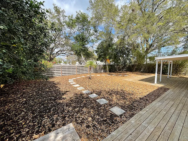 1947 Magnolia St — Photo 17
