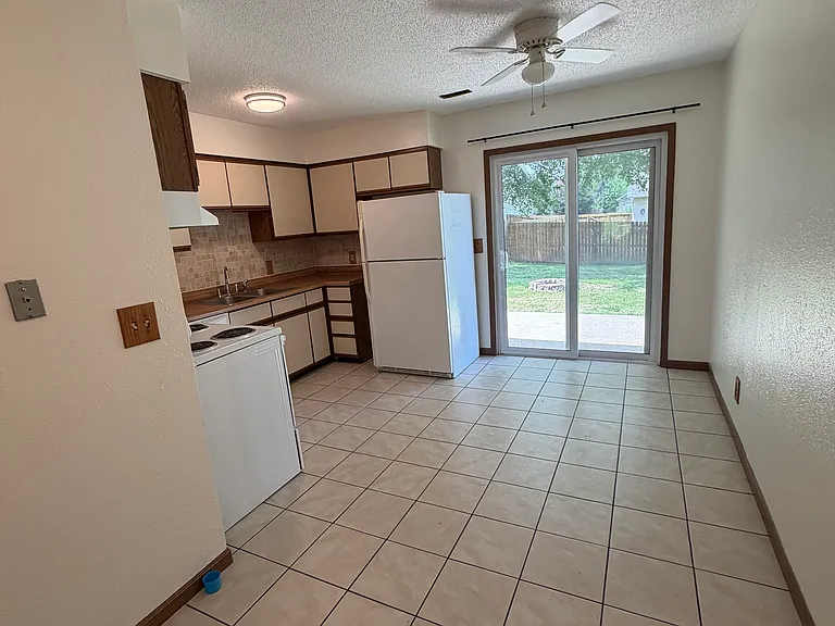 24 Twin Oaks Dr — Photo 15