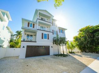 332 Avenida De Mayo, Sarasota, FL 34242