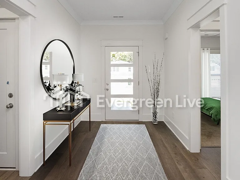 213 Greenwood Dr — Photo 3
