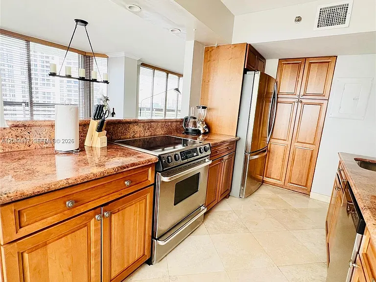 3600 Mystic Pointe Dr #1401 — Photo 11