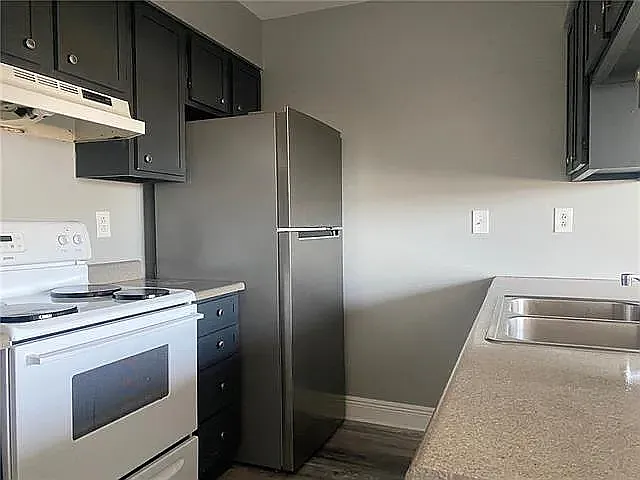 2 bed, 1.5 bath, 1180 sqft, $1,650 — Photo 4