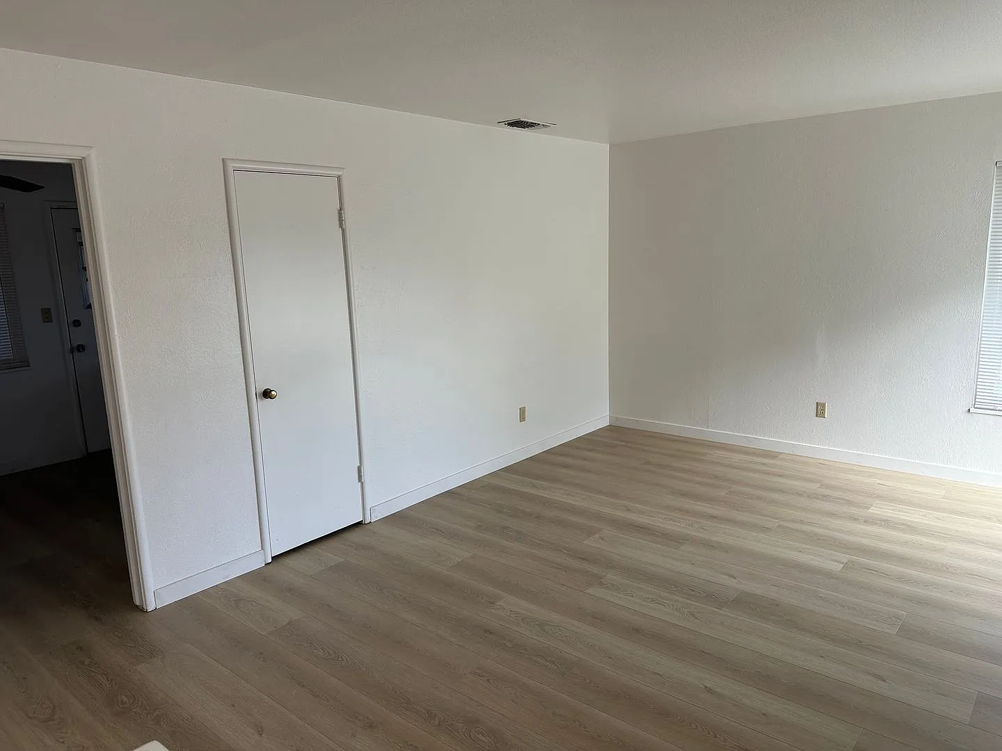 Nice 3 Bedroom! — Photo 4