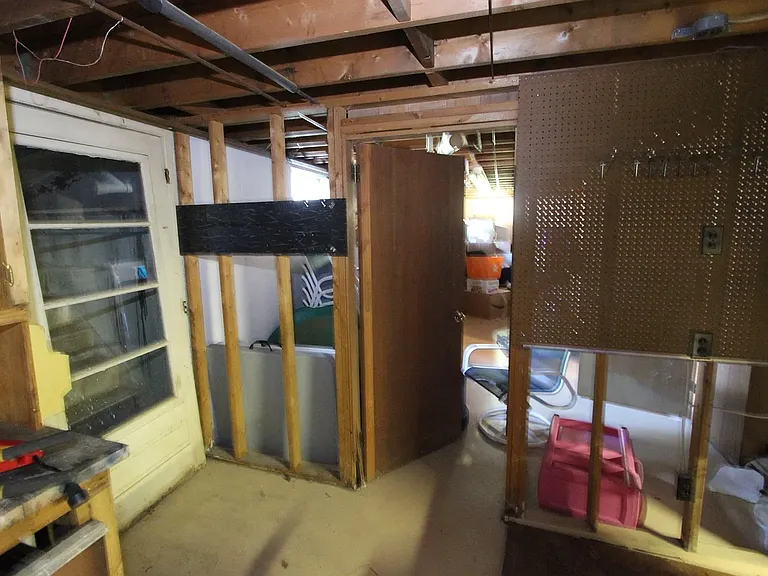 230 Field Rd — Photo 28