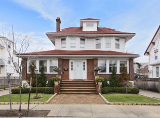 225 Beach 136th St, Rockaway Park, NY 11694