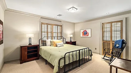 137 Eastbourne Ct #B Photo 1