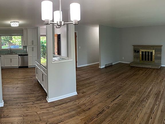 3rd image of 1715 Sanford Pl