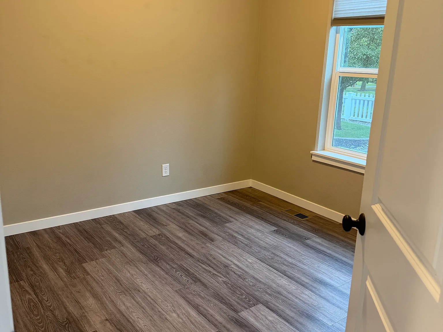 1729 N Holl Blvd — Photo 4