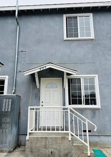 904 W 49th St Photo 1