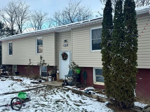 520 View Mountain Cir APT 4, Penn Laird, VA 22846