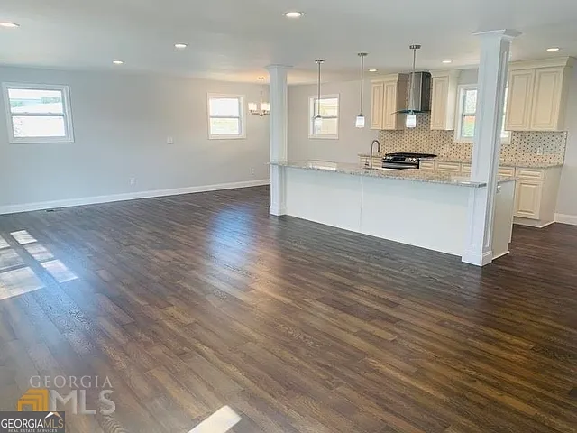 3102 Edgewater Dr — Photo 2