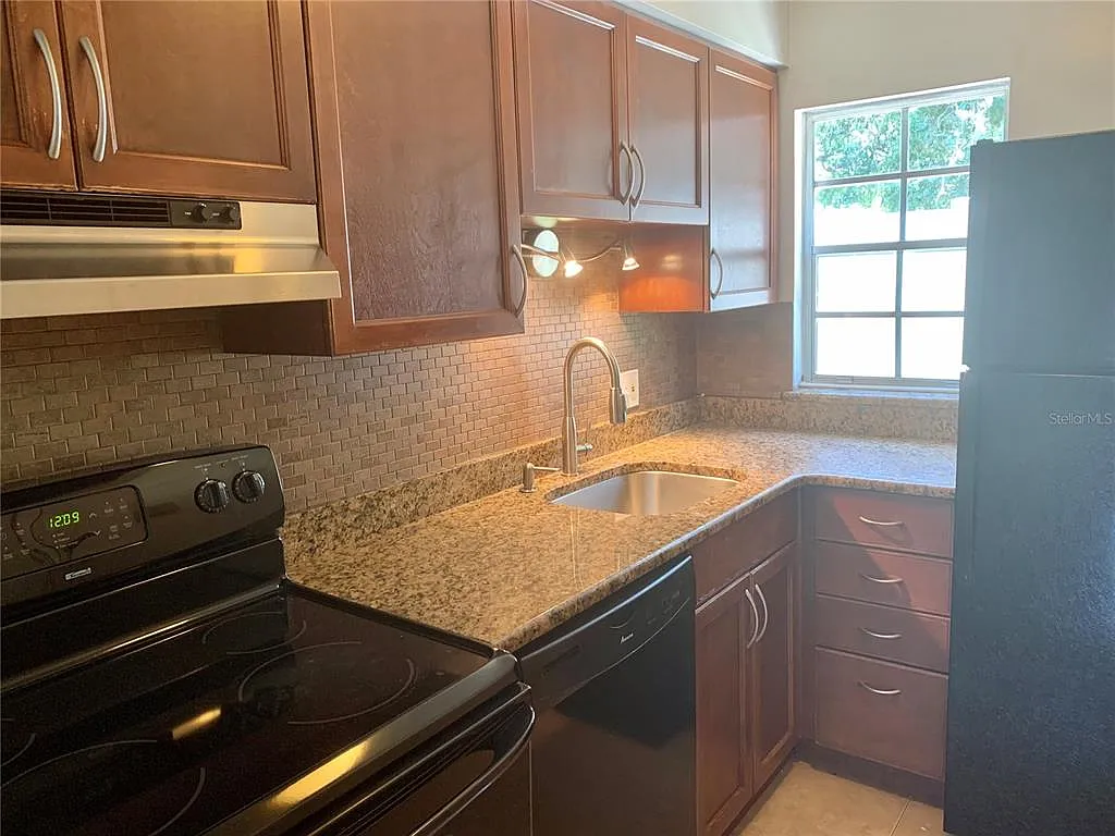 1 bed, 1.0 bath, 661 sqft, $1,250 — Photo 3