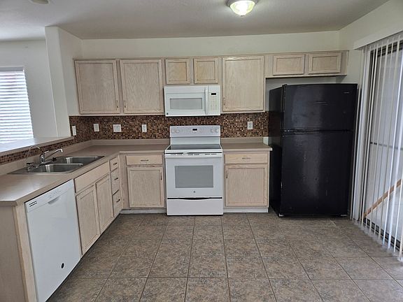 5th image of 1694 N La Mora Dr