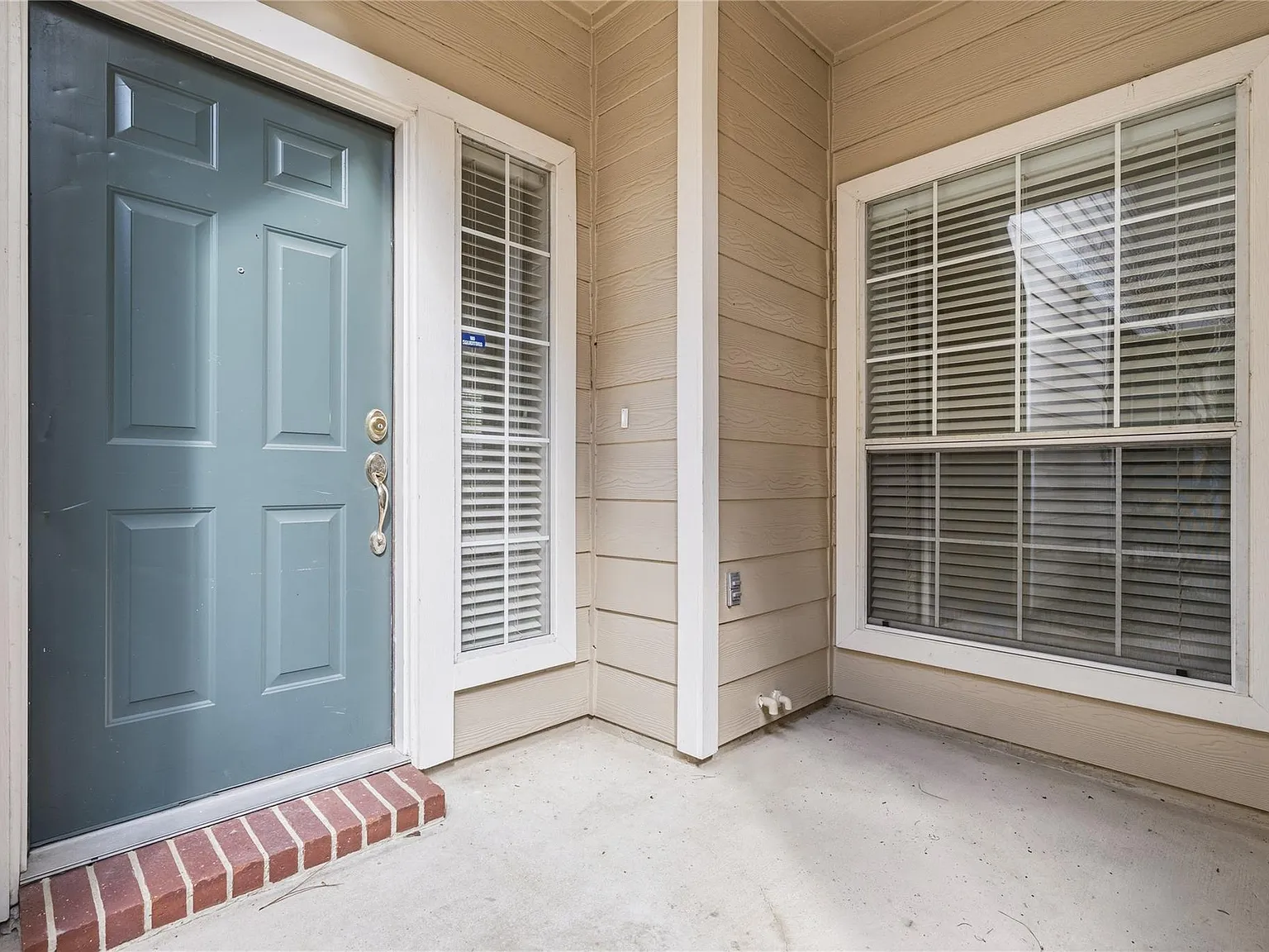 3 bed, 2.5 bath, 1595 sqft, $2,200 — Photo 3