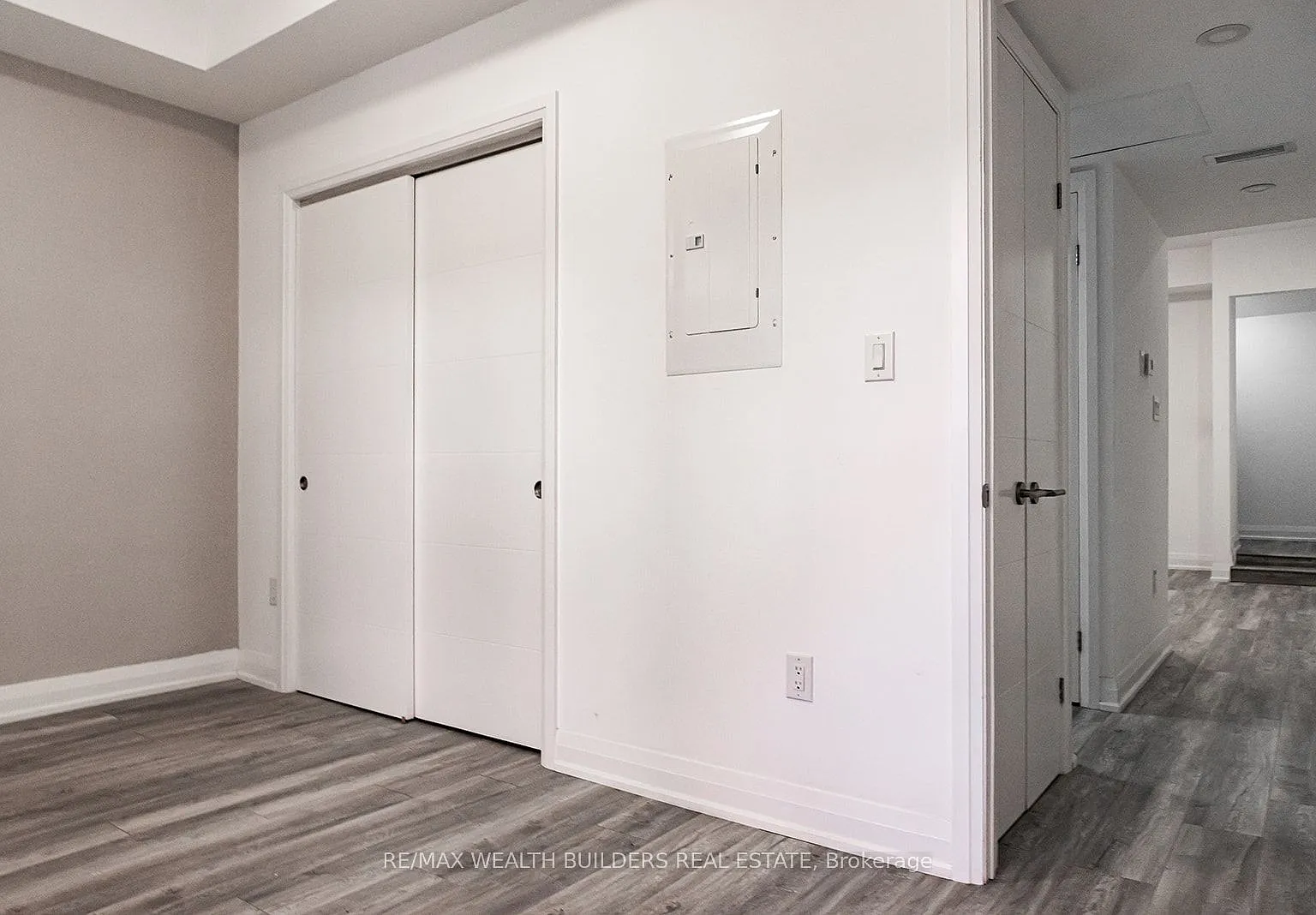 215 Jarvis St — Photo 3