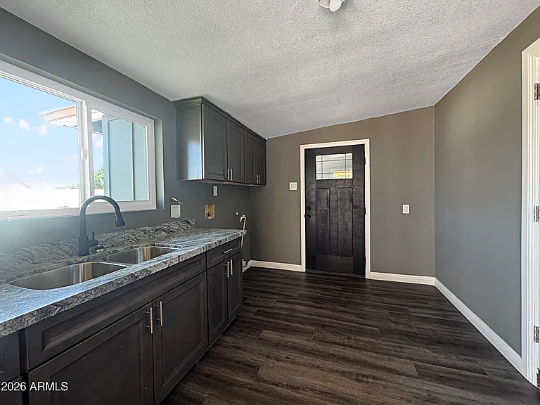 8201 E Whitton Ave — Photo 17