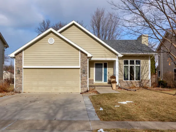 5813 Center St, West Des Moines, IA 50266