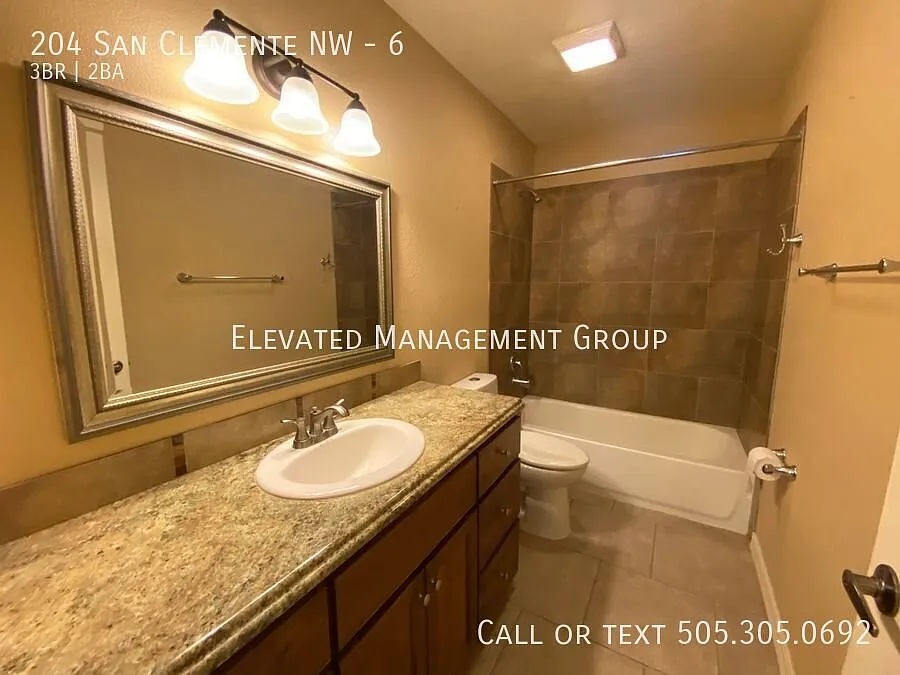 Amazing 3 Bedroom Townhome! Corner Unit, Private Yard, Refrigerated AC — Photo 3