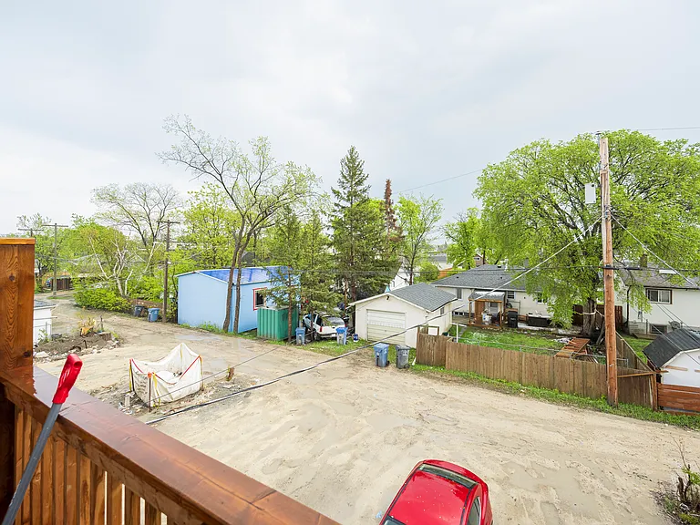 1034 A Clarence Ave — Photo 40