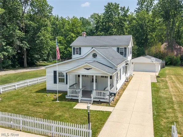 225 Stanmary Dr, Berea, OH 44017