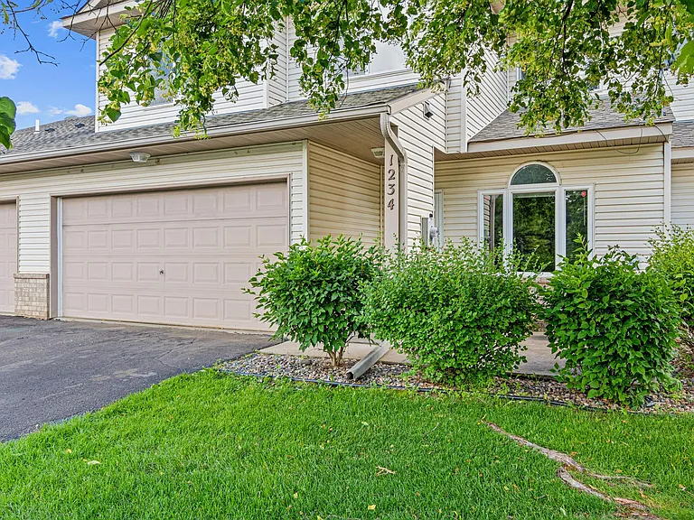 1234 Crystal Pl E — Photo 28