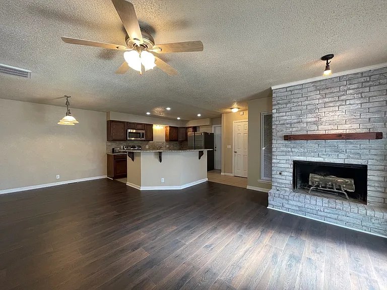 4707 Hemlock Ln — Photo 4