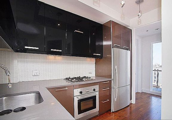 5th image of 275 S 1st St APT 7R