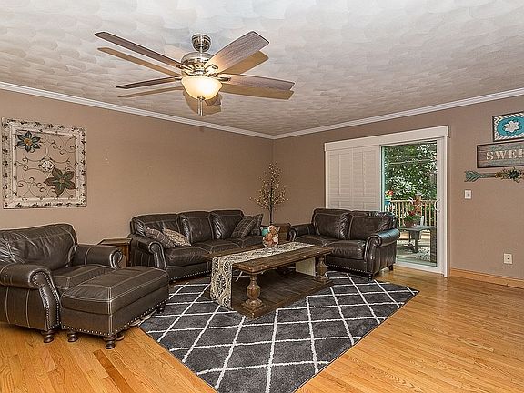 2nd image of 2332 5th St