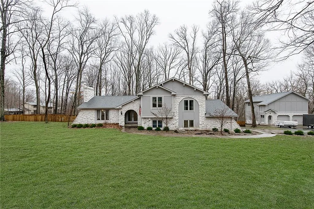 570 N Forest Rd photo 1