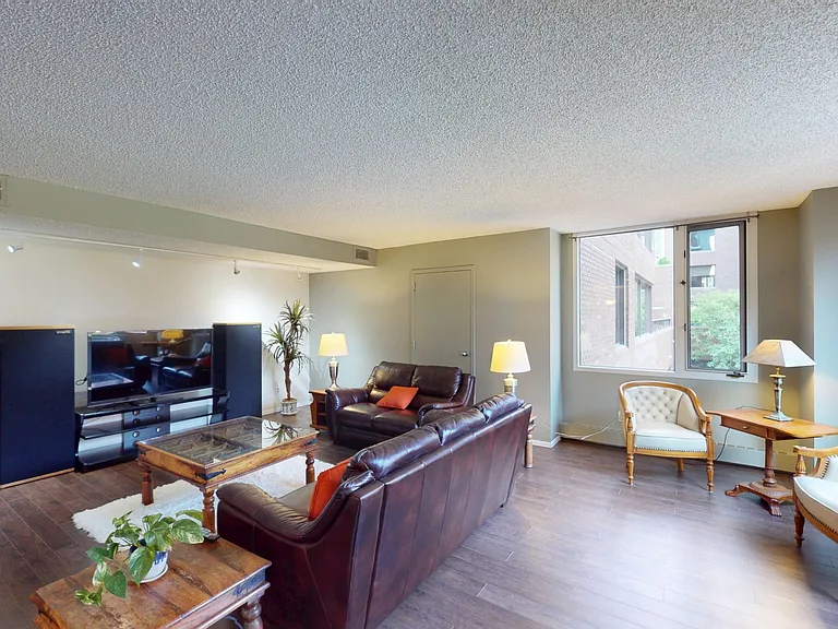 201B Eau Claire Ave SW — Photo 2
