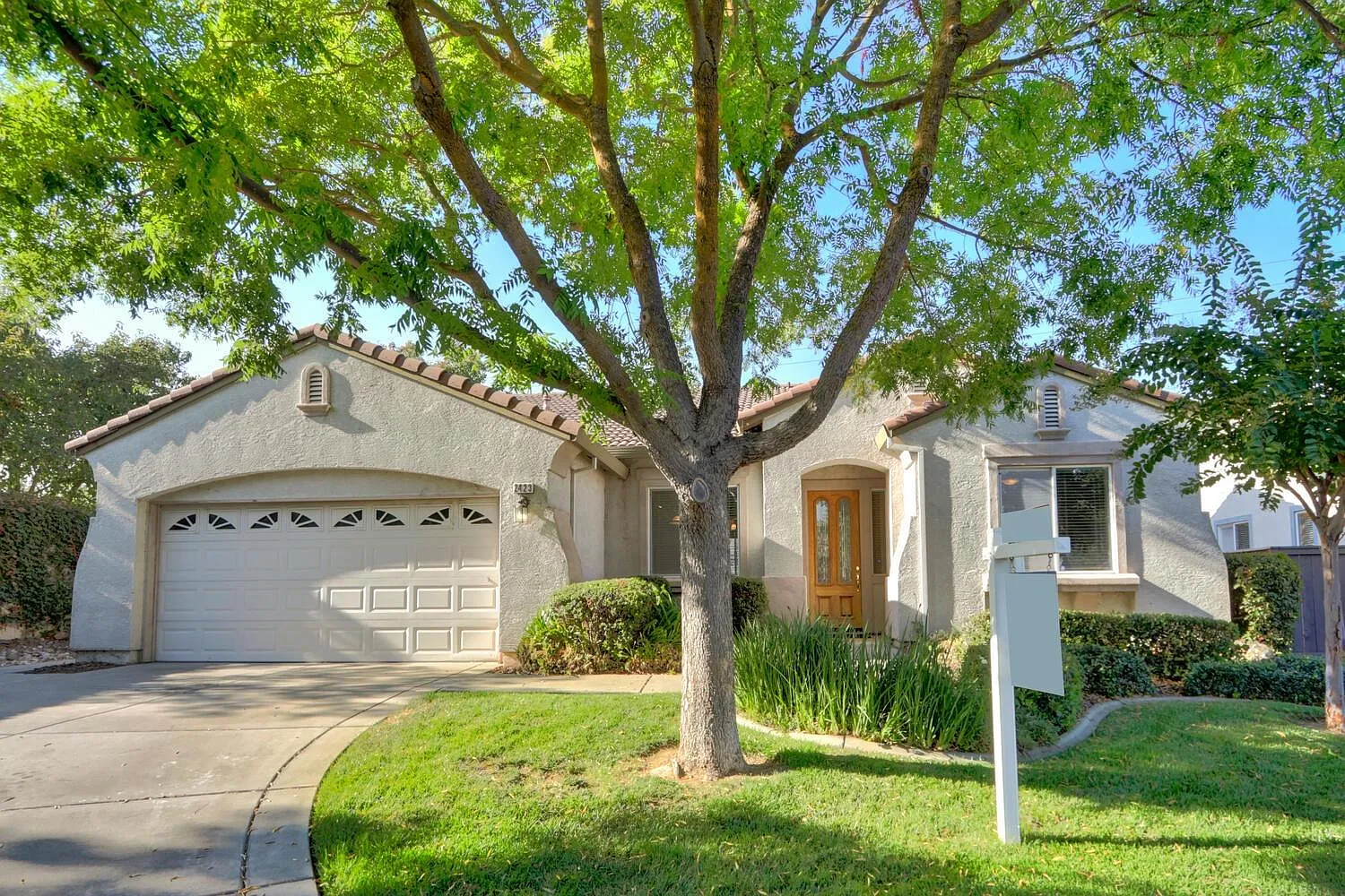 2423 Emerald Lake Ln photo 1