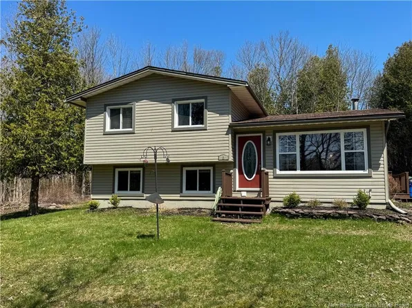 8 Firefly Cres, Quispamsis, NB E2E 4P6