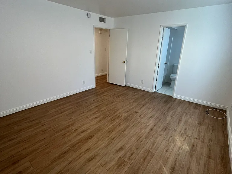 19142 Sherman Way #1 — Photo 11