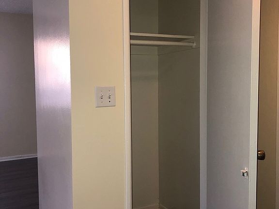 5th image of 120 E Live Oak St APT D