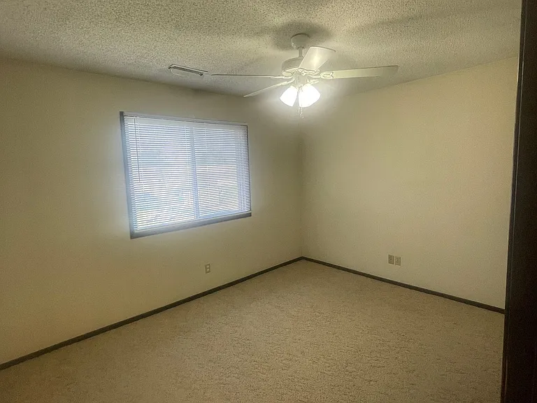 Raceway Apartments — Photo 8