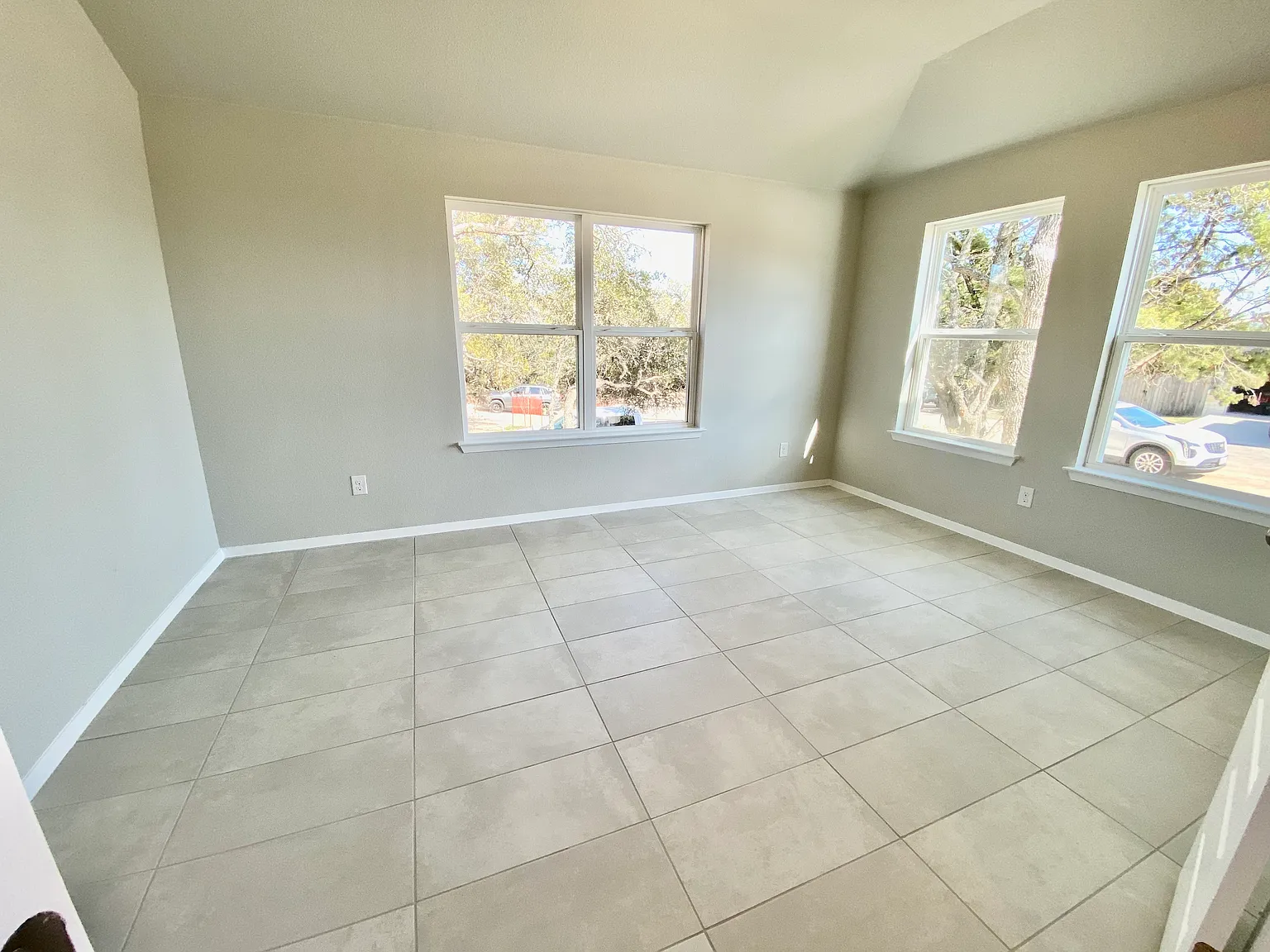 3 bed, 2038 sqft, $2,195 — Photo 4