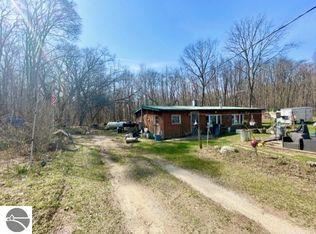 11322 E Howard City Edmore Rd, Riverdale, MI 48877