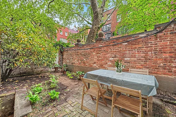 Sold by Compass | media 6