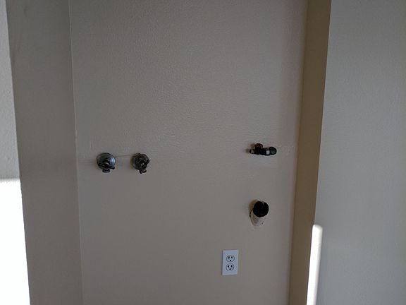2nd image of 1920 Gardena Ave APT 12