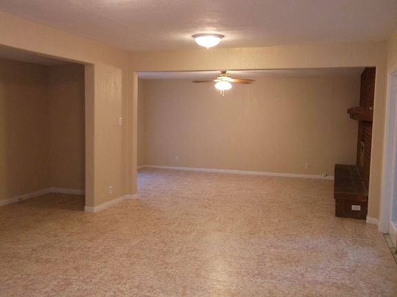 4th image of 1304 Wengert Ave