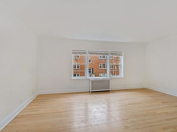 3rd image of 2608 Bennett Ave #2